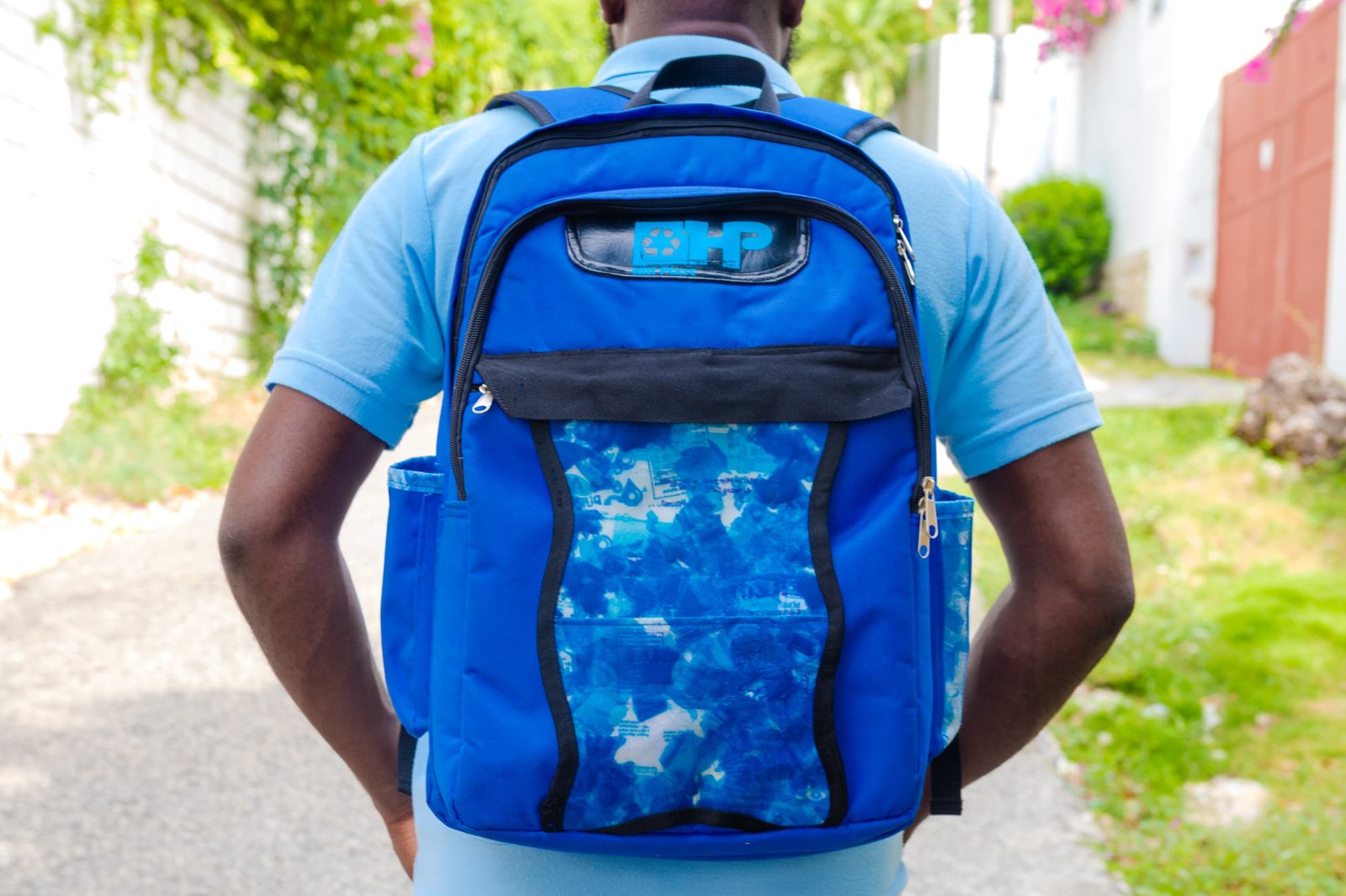 Hill Plast : Des Sacs à Dos Écologiques pour un Avenir Durable en Haïti Hill Plast : Des Sacs à Dos Écologiques pour un Avenir Durable en Haïti