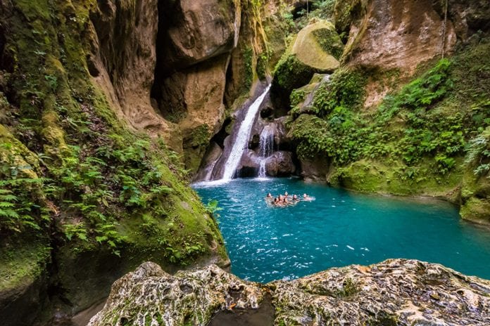 Une Plage d’Haïti Surprend Par Sa Beauté Inattendue – Découvrez-La !